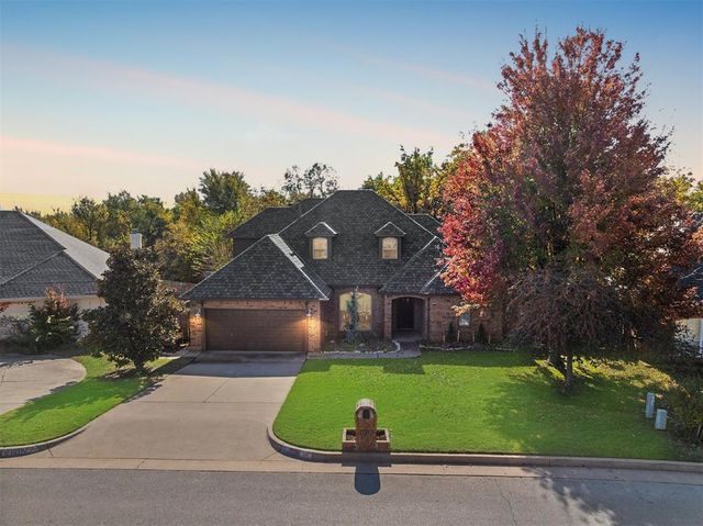 1812 Oaks Way, Oklahoma City, OK 73131