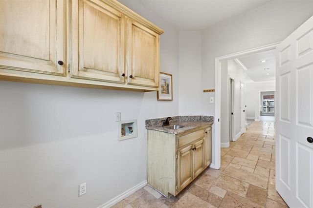 1812 Oaks Way, Oklahoma City, OK 73131