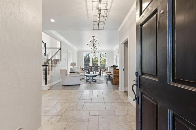 1812 Oaks Way, Oklahoma City, OK 73131