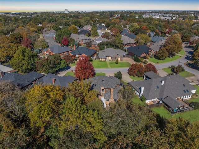 1812 Oaks Way, Oklahoma City, OK 73131