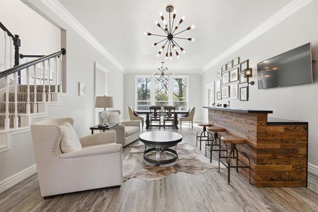 1812 Oaks Way, Oklahoma City, OK 73131