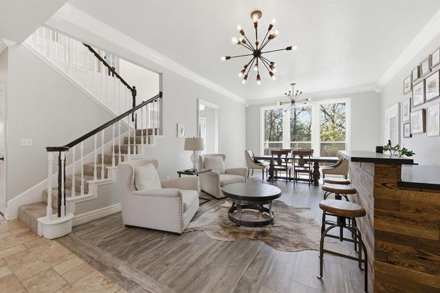 1812 Oaks Way, Oklahoma City, OK 73131