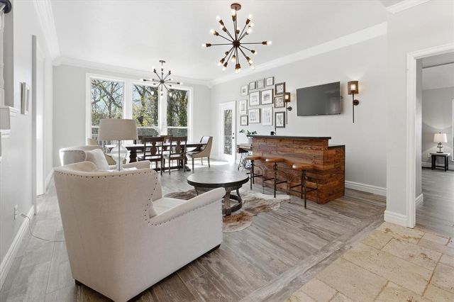 1812 Oaks Way, Oklahoma City, OK 73131