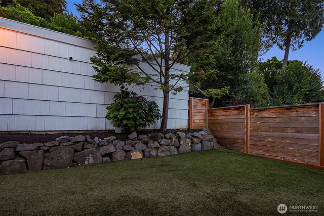 1021 McGilvra Boulevard E, Seattle, WA 98112