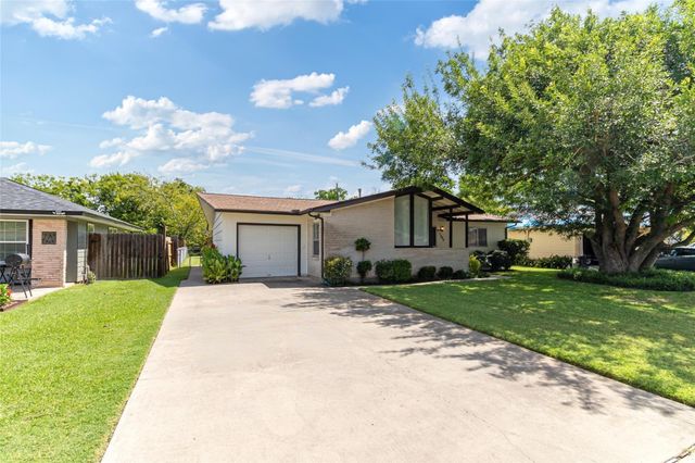 1502 W 11th Street, Freeport, TX 77541