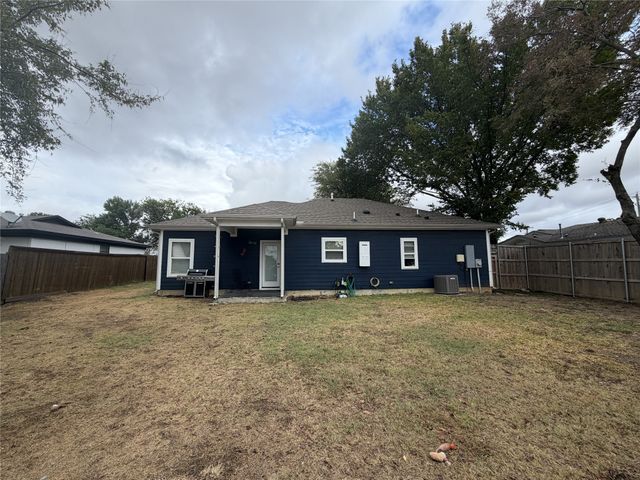 1338 S Pine Street, Grapevine, TX 76051