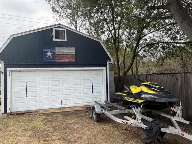 1338 S Pine Street, Grapevine, TX 76051