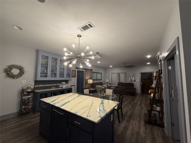 1338 S Pine Street, Grapevine, TX 76051