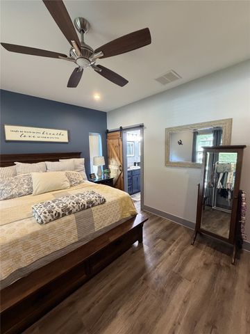 1338 S Pine Street, Grapevine, TX 76051