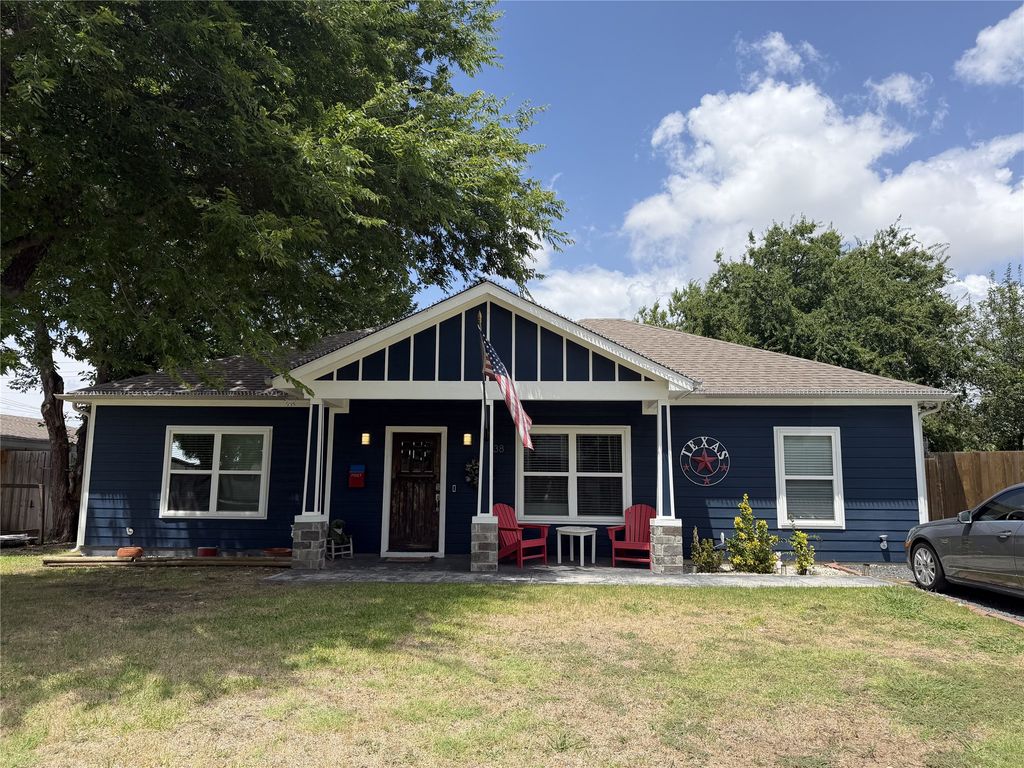 1338 S Pine Street, Grapevine, TX 76051
