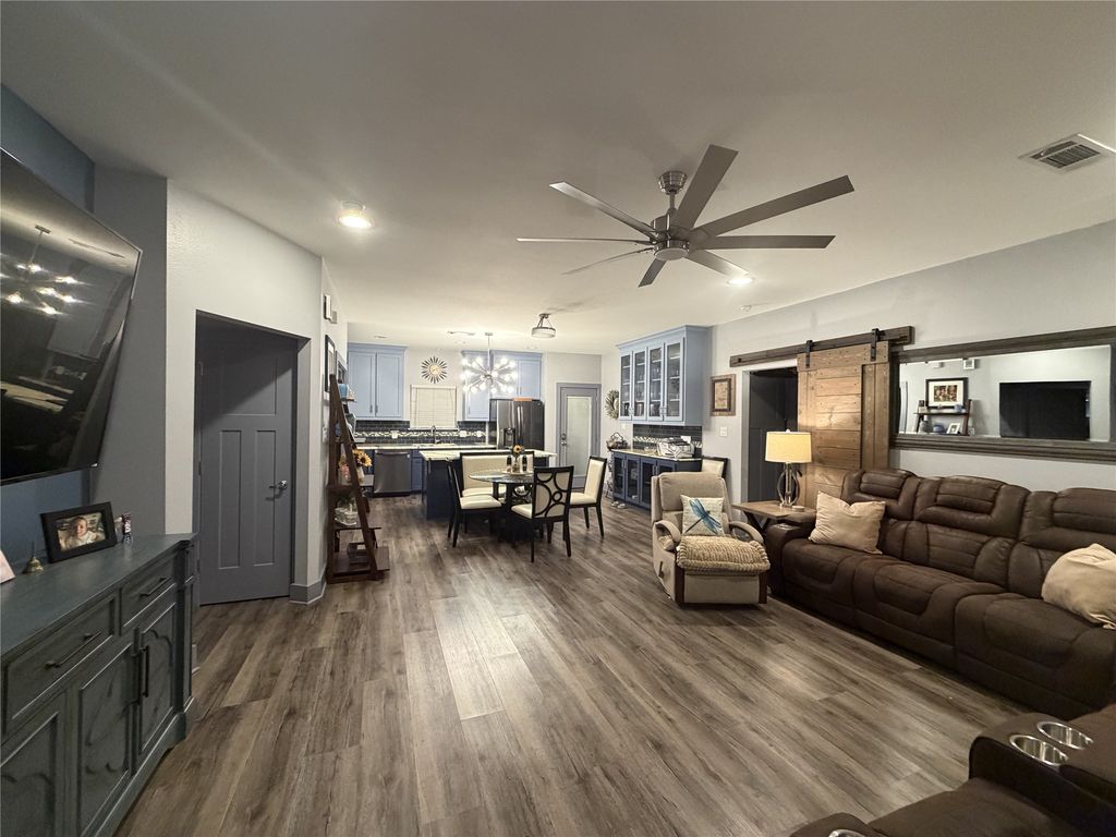 1338 S Pine Street, Grapevine, TX 76051 — photo 2