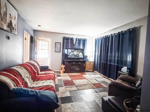 3048 AMES CT, Cheyenne, WY 82001