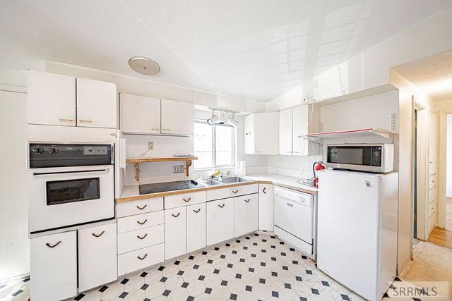 1009 Stokes Avenue, Idaho Falls, ID 83404