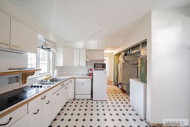 1009 Stokes Avenue, Idaho Falls, ID 83404