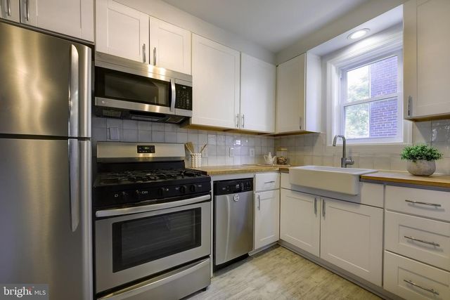 1822 41ST PL SE, Washington, DC 20020