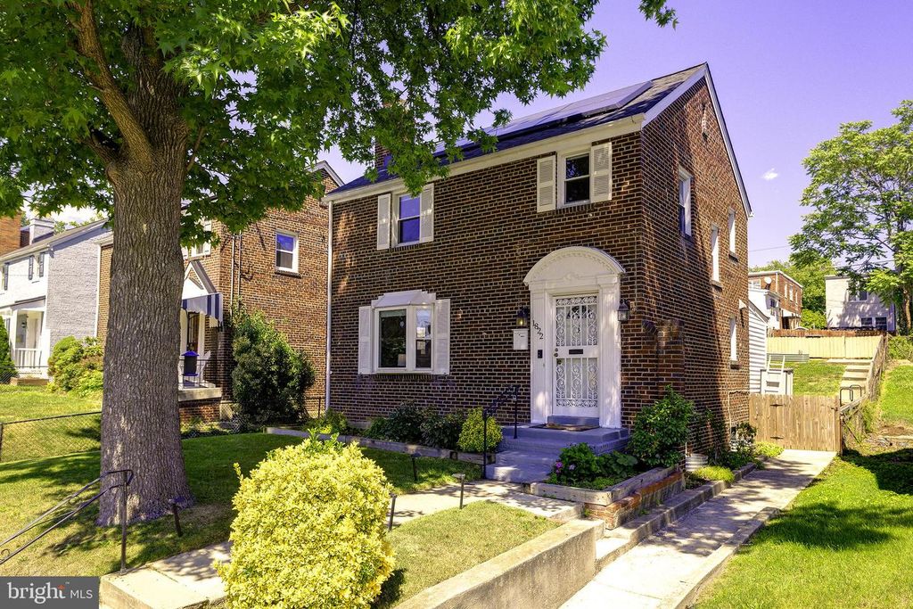 1822 41ST PL SE, Washington, DC 20020