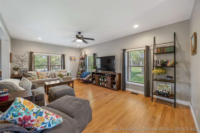 7453 Southwood, Byron Center, MI 49315
