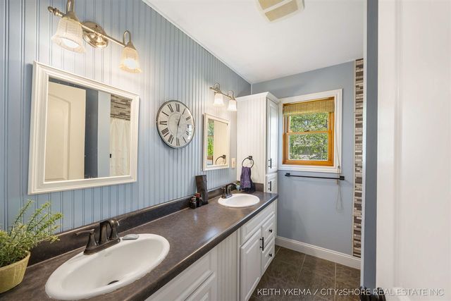 7453 Southwood, Byron Center, MI 49315