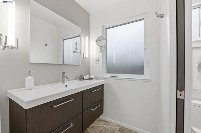 4534 Newhaven Way, Castro Valley, CA 94546