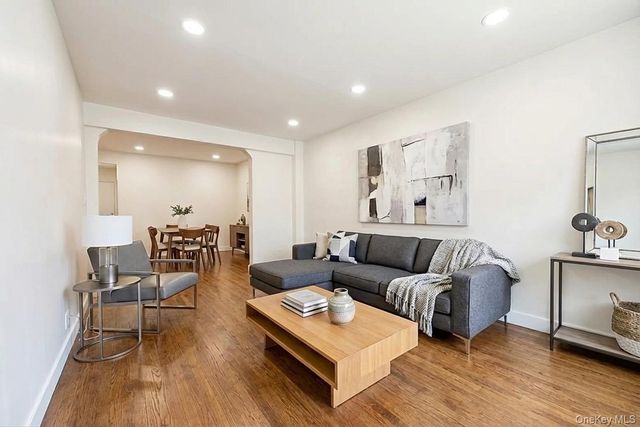 67-87 Booth Street 4C, Forest Hills, NY 11375