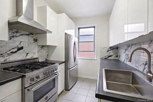 67-87 Booth Street 4C, Forest Hills, NY 11375