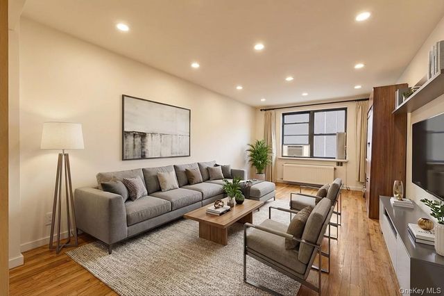 67-87 Booth Street 4C, Forest Hills, NY 11375