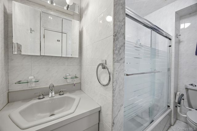 67-87 Booth Street 4C, Forest Hills, NY 11375