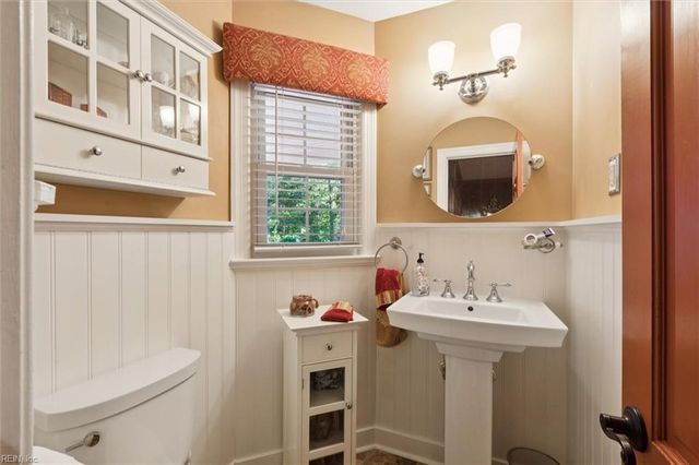 105 Sherwood DR, Williamsburg, VA 23185