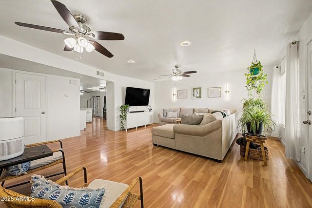 4104 W BUTLER Drive, Phoenix, AZ 85051
