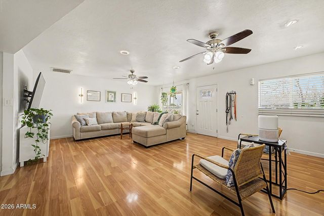4104 W BUTLER Drive, Phoenix, AZ 85051