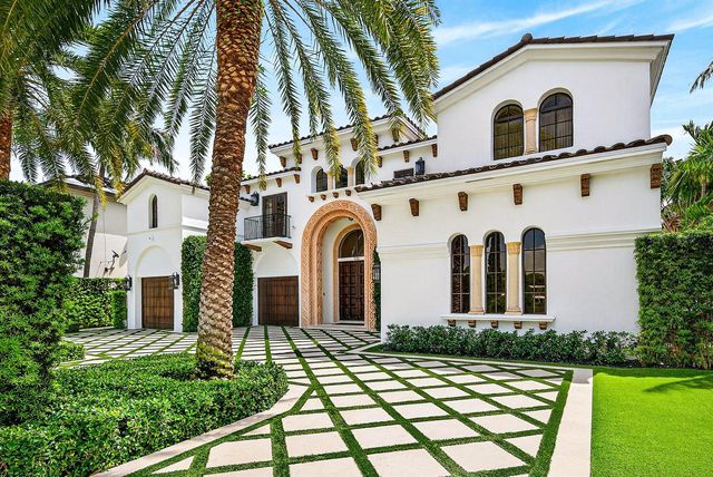 520 NE Waterway Lane, Boca Raton, FL 33432