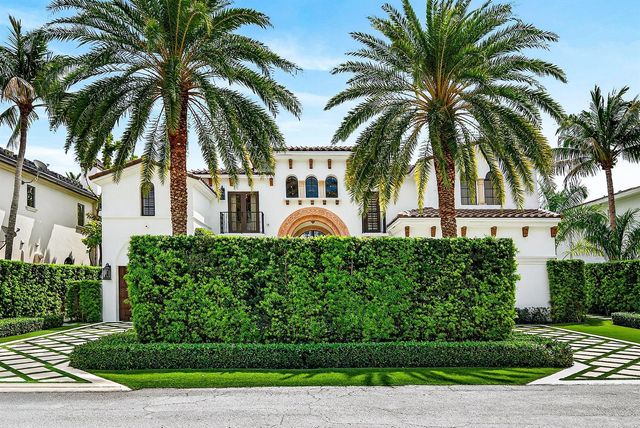 520 NE Waterway Lane, Boca Raton, FL 33432