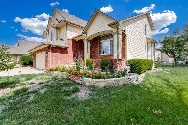 8323 E Champions Ct, Wichita, KS 67226
