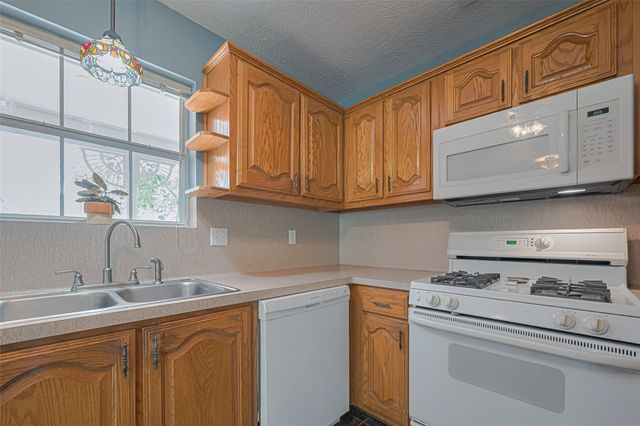 144 Pin Oak Lane, Hempstead, TX 77445