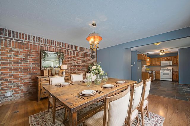 144 Pin Oak Lane, Hempstead, TX 77445