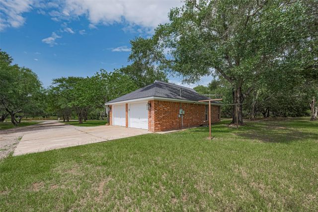 144 Pin Oak Lane, Hempstead, TX 77445