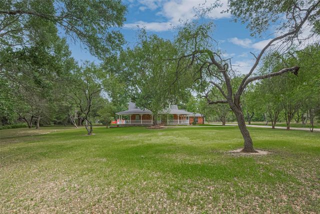 144 Pin Oak Lane, Hempstead, TX 77445