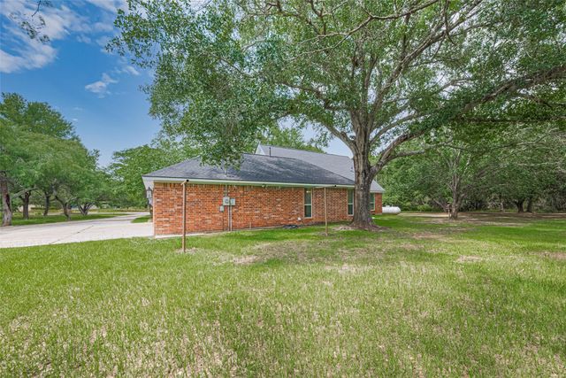 144 Pin Oak Lane, Hempstead, TX 77445