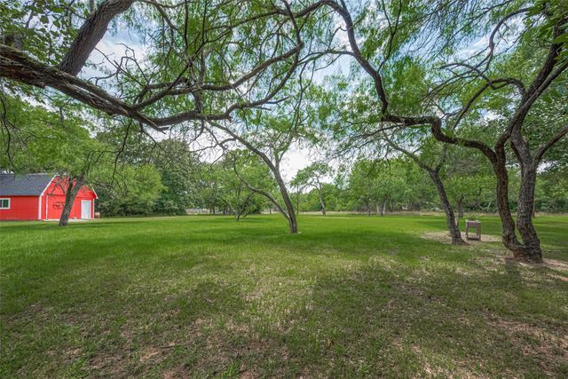 144 Pin Oak Lane, Hempstead, TX 77445