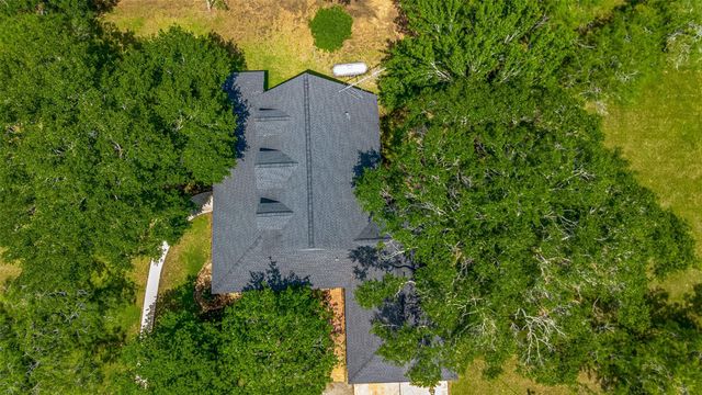 144 Pin Oak Lane, Hempstead, TX 77445