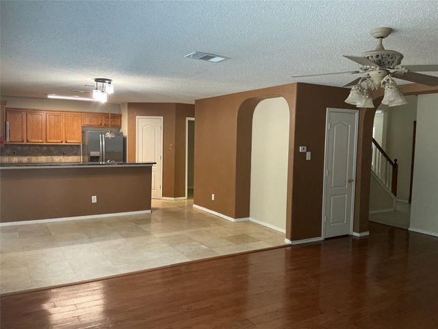 1340 Lake Grove Lane, Desoto, TX 75115