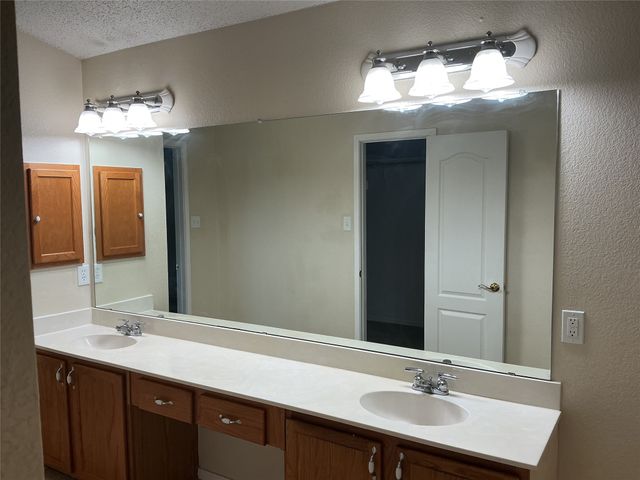 1340 Lake Grove Lane, Desoto, TX 75115