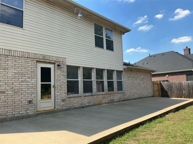 1340 Lake Grove Lane, Desoto, TX 75115