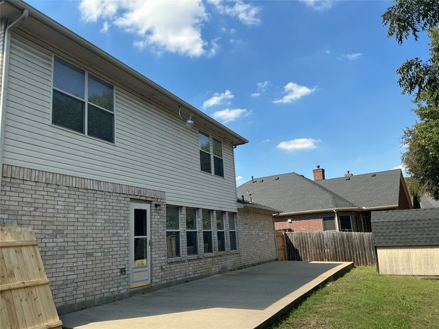 1340 Lake Grove Lane, Desoto, TX 75115