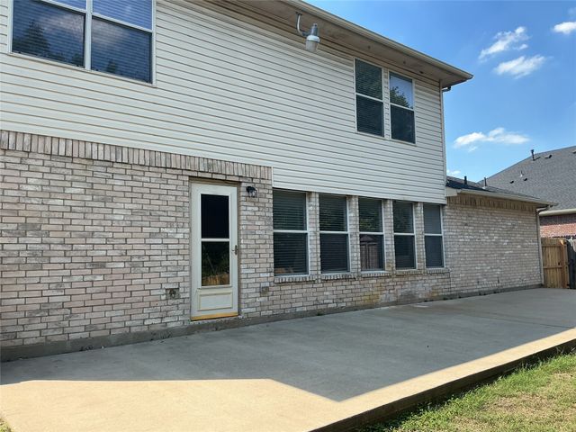 1340 Lake Grove Lane, Desoto, TX 75115