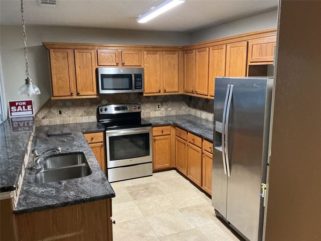 1340 Lake Grove Lane, Desoto, TX 75115