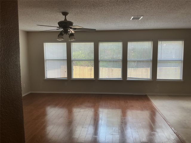1340 Lake Grove Lane, Desoto, TX 75115