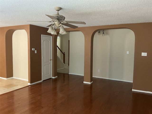1340 Lake Grove Lane, Desoto, TX 75115