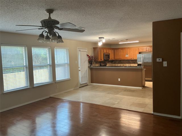 1340 Lake Grove Lane, Desoto, TX 75115