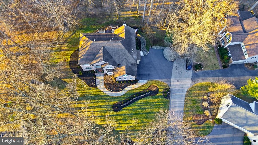 Image 10 of property listing at 2004 DIANE LN, Ellicott City, MD 21042